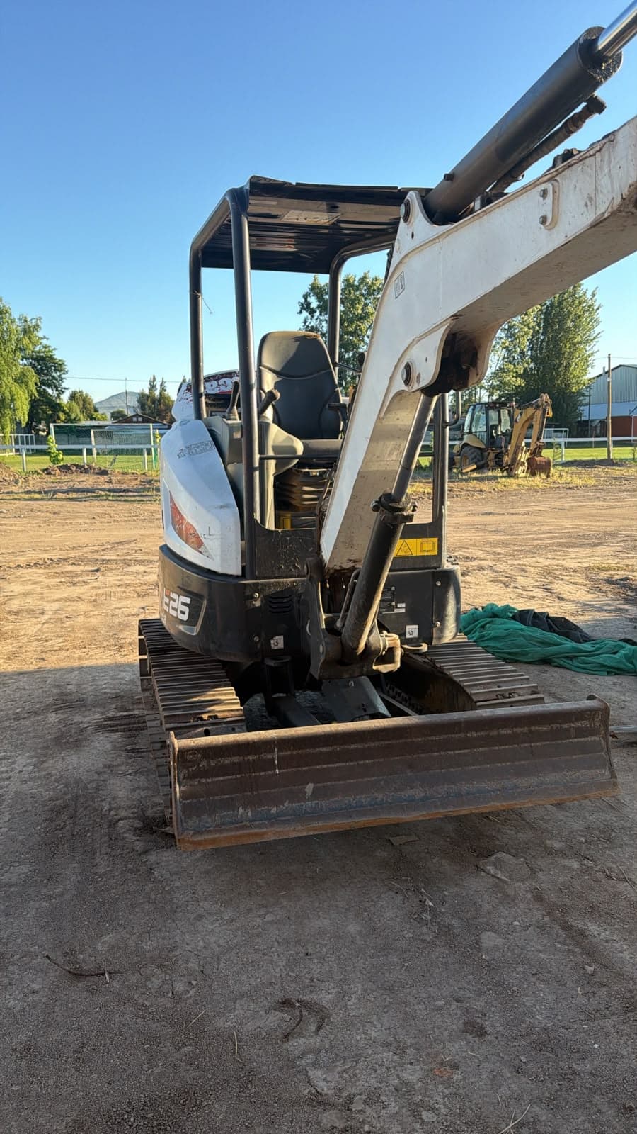 Miniexcavadora Bobcat E26 año 2024 disponible para arriendo